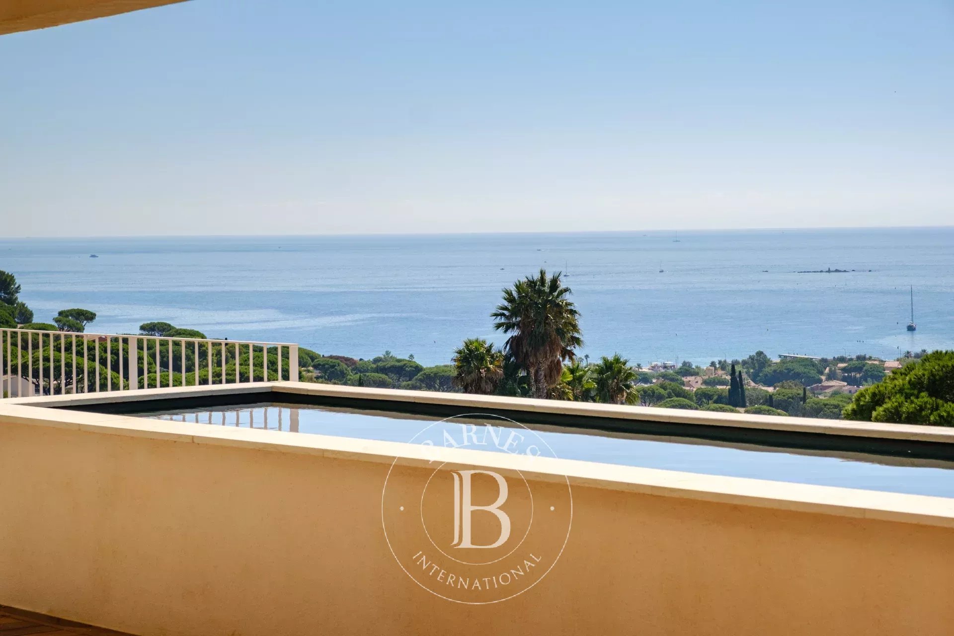 SAINTE-MAXIME – VILLA CONTEMPORAINE AVEC VUE MER