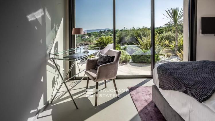 Villa d'exception avec vue mer dans le domaine privé de Beauvallon