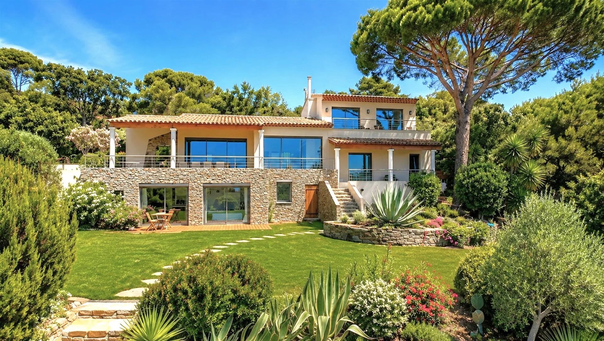 Villa contemporaine vue mer à vendre à La Croix-Valmer