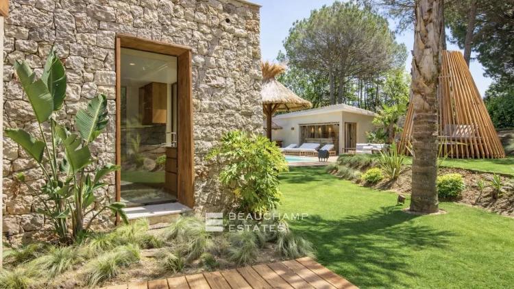 Villa luxueuse esprit balinaise située à Ramatuelle à quelques minutes des plages de Pampelonne