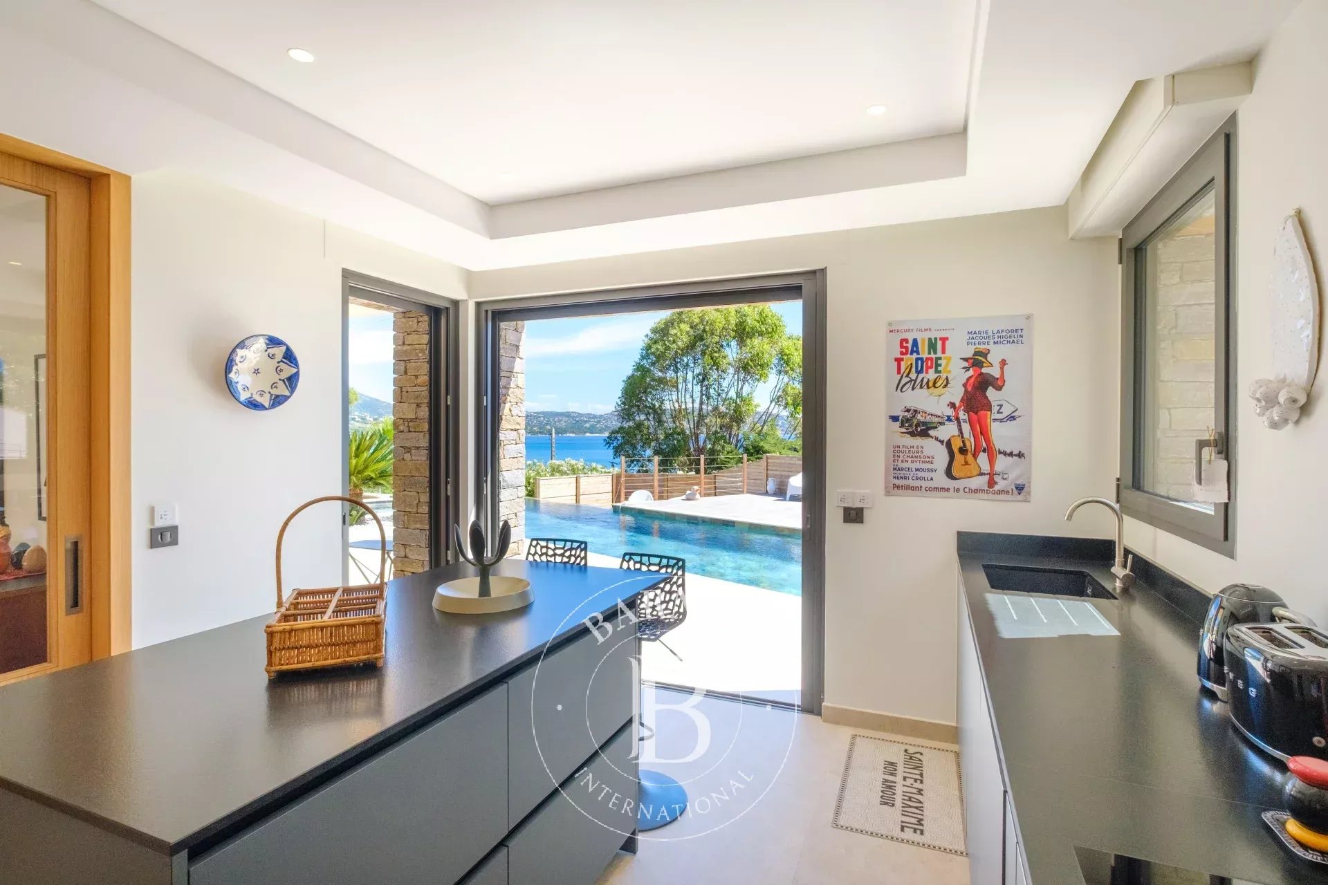 EXCLUSIVITÉ - SAINTE-MAXIME - VILLA  - 5 CHAMBRES - PISCINE - VUE MER