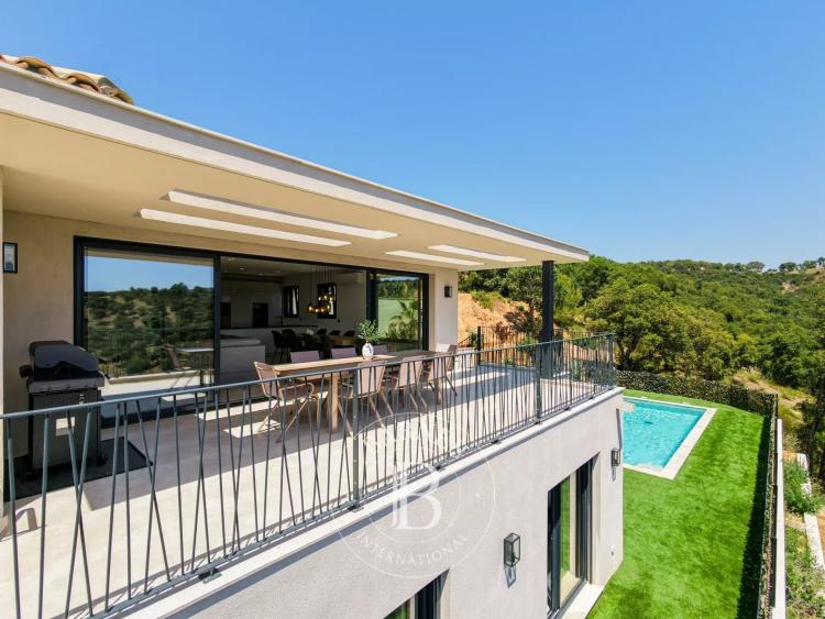 SAINTE-MAXIME -  VILLA - 5 CHAMBRES - PISCINE - GARAGE
