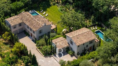 SAINT-TROPEZ – VILLAGE À PIED – PROPRIÉTÉ DE DEUX VILLAS