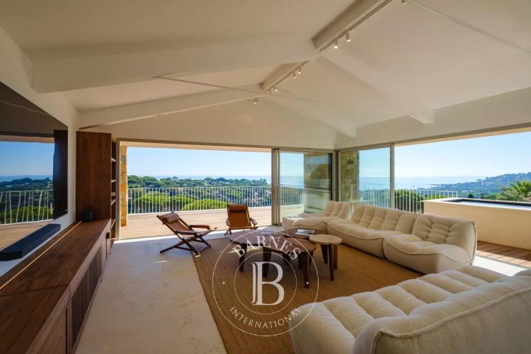 SAINTE-MAXIME – VILLA CONTEMPORAINE AVEC VUE MER
