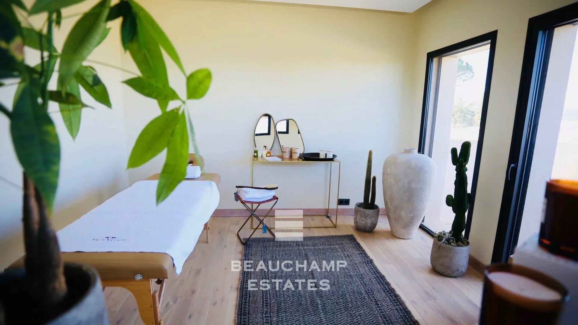 Propriété de luxe avec vue sur mer et à quelques minutes du centre ville de Saint-Tropez et des plages de Pampelonne