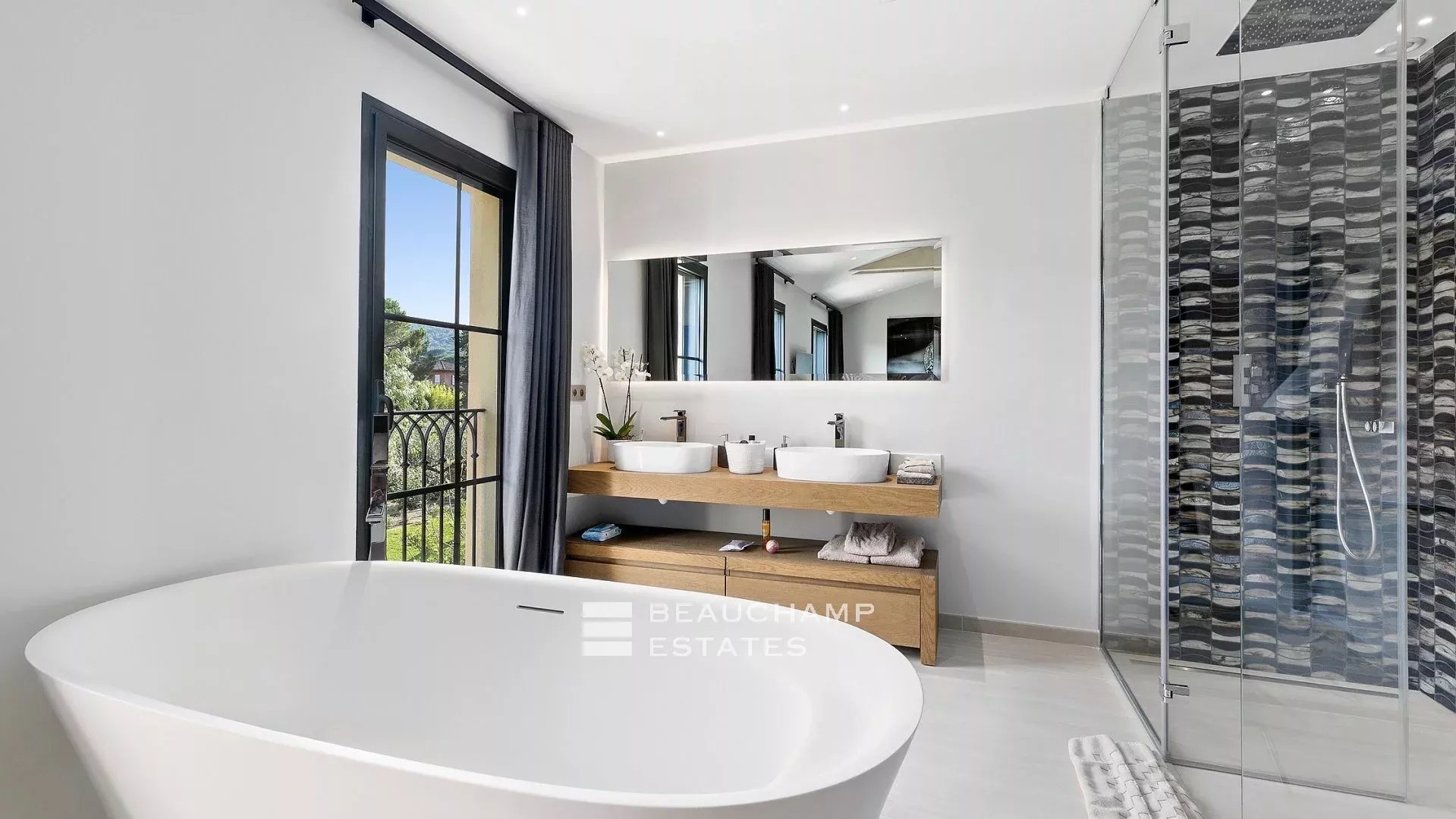 Splendide propriété 6 chambres dans un domaine Privée à Saint-Tropez