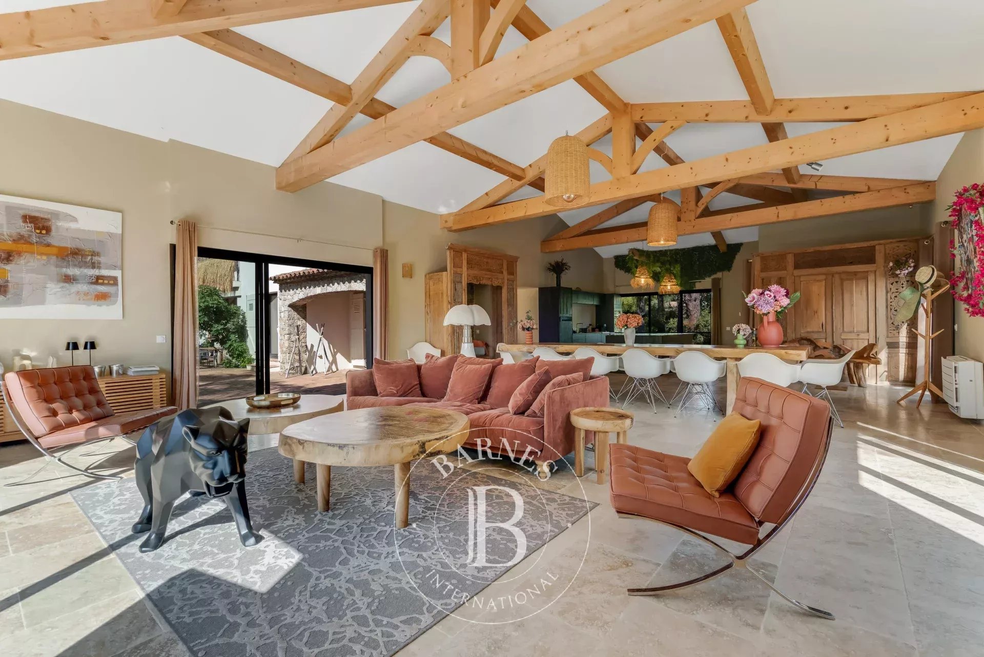 GRIMAUD - MAISON RENOVEE - 6 CHAMBRES - PROCHE VILLAGE