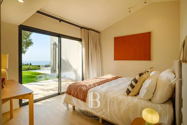 EXCLUSIVITÉ - SAINTE-MAXIME - DOMAINE RÉSIDENTIEL - VILLA VUE MER - PISCINE