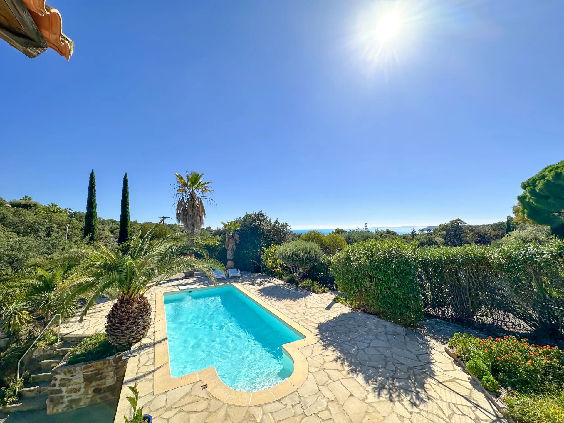 Villa vue mer à vendre proche du centre de La Croix-Valmer