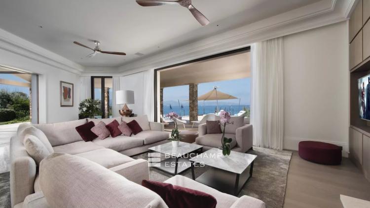 Villa pieds dans l'eau au coeur du domaine des Parcs de Saint-Tropez