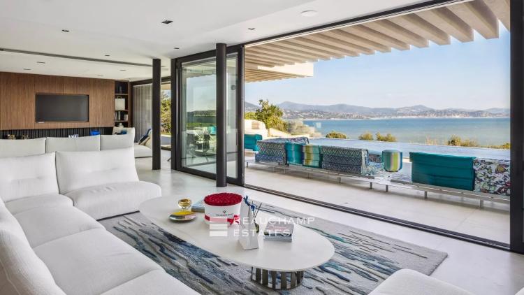 Vue mer majestueuse – Villa contemporaine d’exception, Saint-Tropez, 6 chambres, adresse prestigieuse