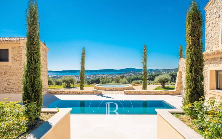 SAINTE-MAXIME - GOLFE DE SAINT-TROPEZ  - PROPRIÉTÉ UNIQUE - 2 PISCINES - 4.8 HECTARES