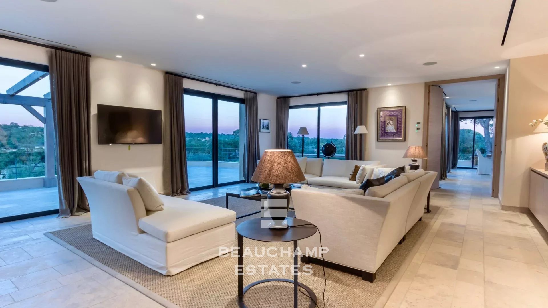 Propriété de luxe avec vue sur mer et à quelques minutes du centre ville de Saint-Tropez et des plages de Pampelonne