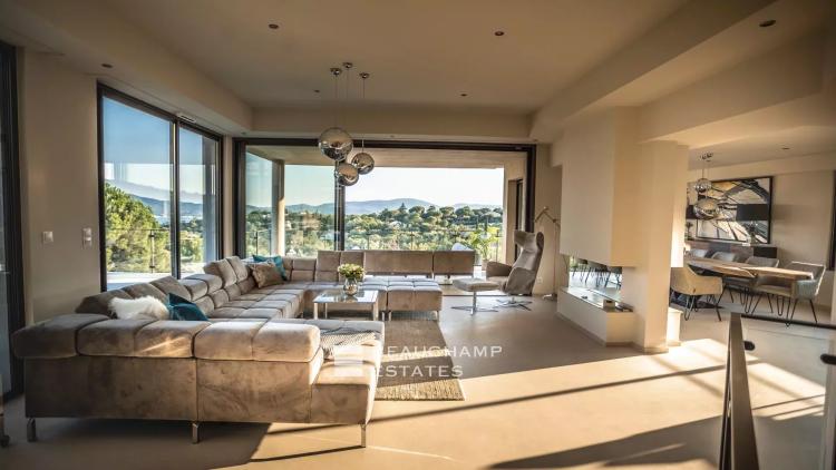 Villa d'exception avec vue mer dans le domaine privé de Beauvallon