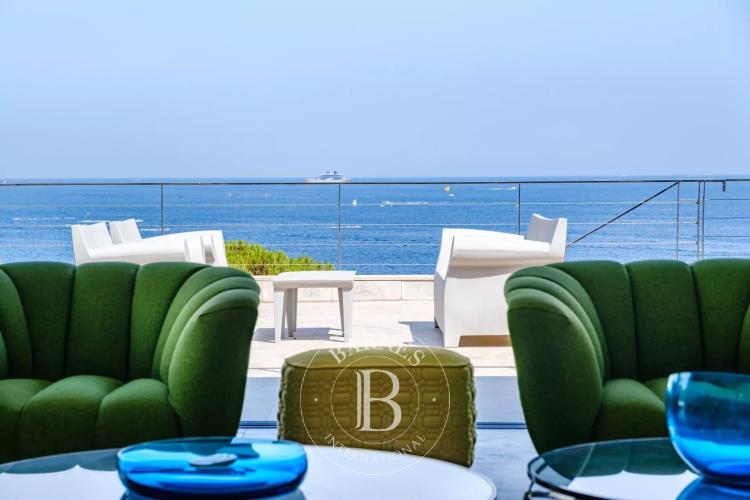 SAINTE-MAXIME  -VILLA MODERNE - VUE MER ET PROCHE PLAGE
