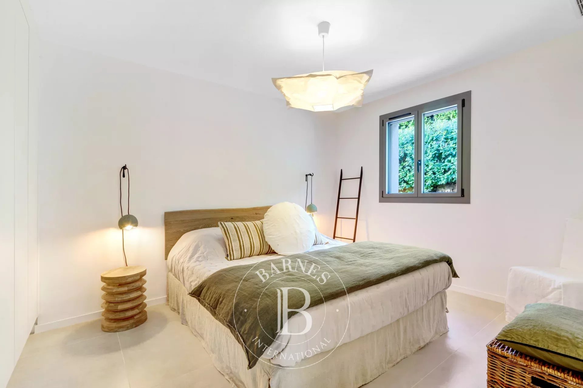EXCLUSIVITÉ - SAINTE-MAXIME - VILLA - VUE VILLE ET MER - 3 CHAMBRES - PISCINE