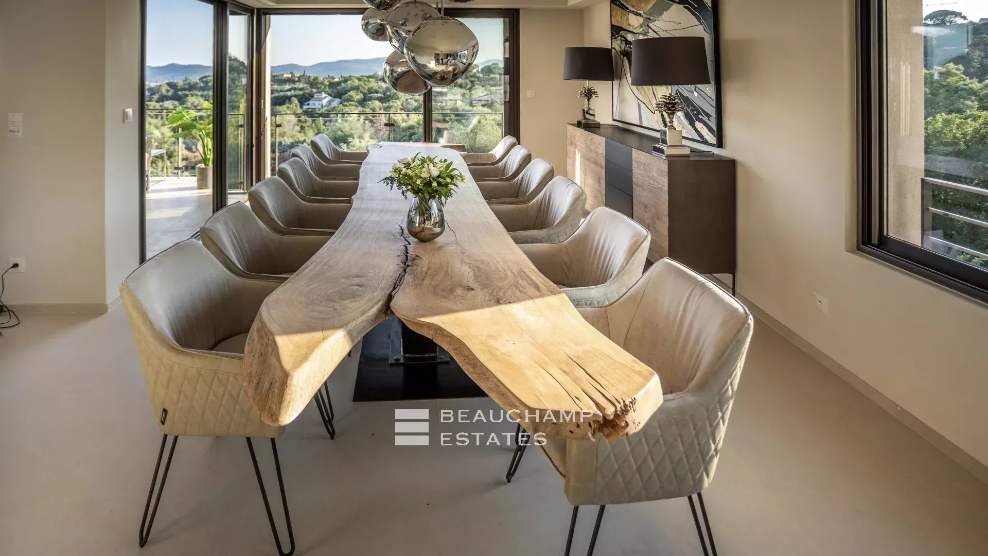 Villa d'exception avec vue mer dans le domaine privé de Beauvallon