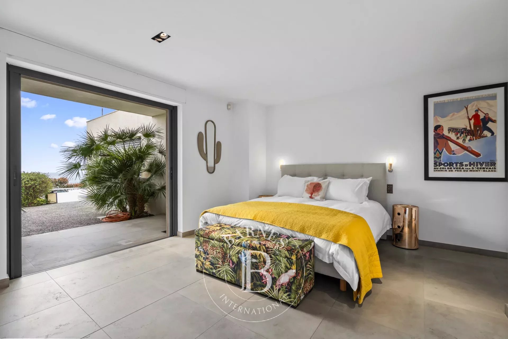 SAINTE-MAXIME  -VILLA MODERNE - VUE MER ET PROCHE PLAGE