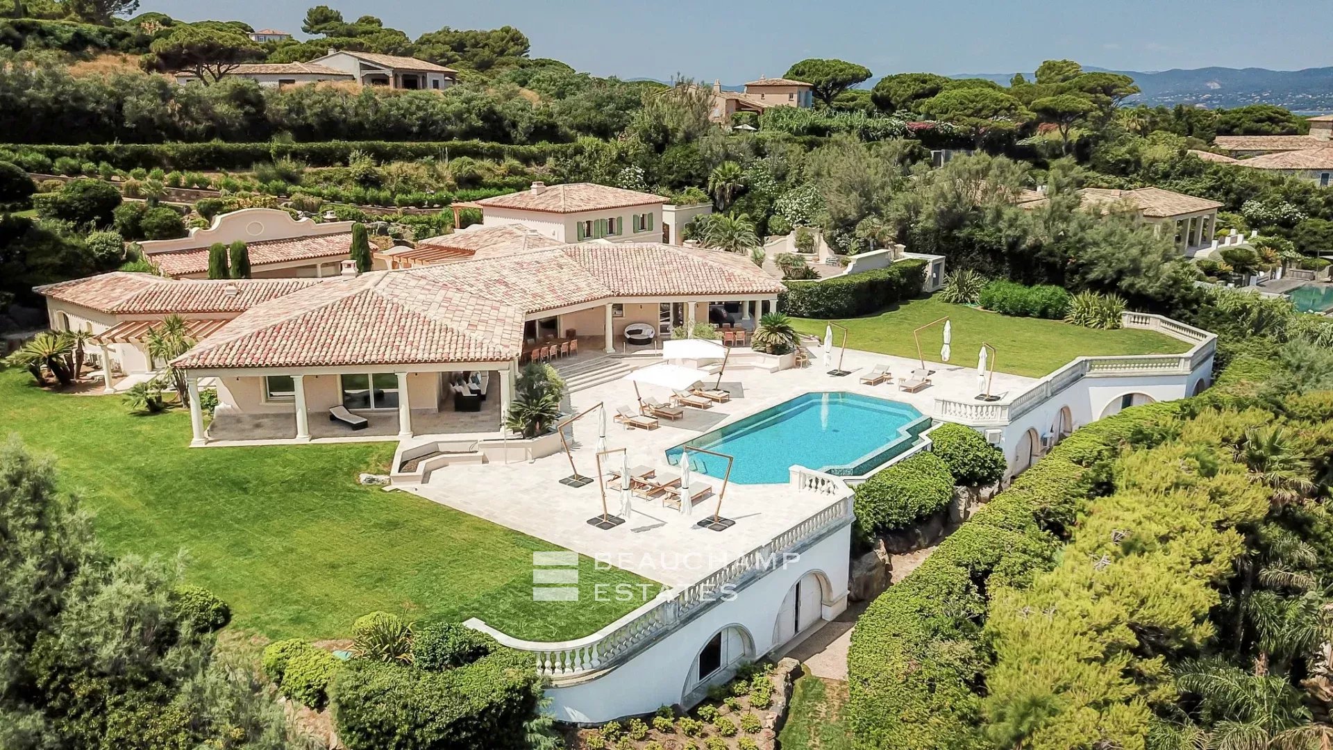 Villa provençale ultra-luxueuse située dans le prestigieux domaine des Parcs de Saint-Tropez