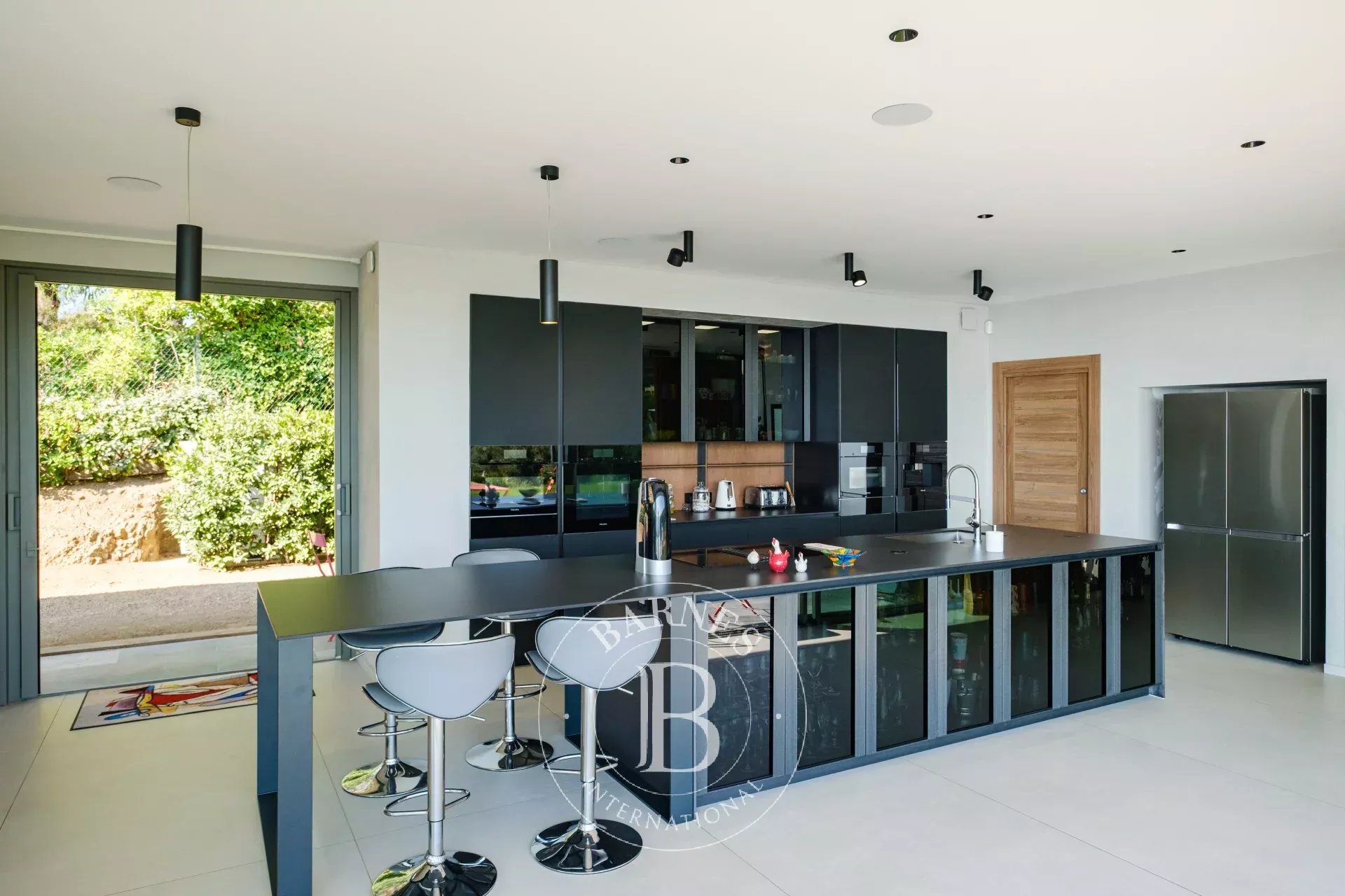EXCLUSIVITÉ - SAINTE-MAXIME –DOMAINE PRIVÉ - VILLA CONTEMPORAINE - VUE MER