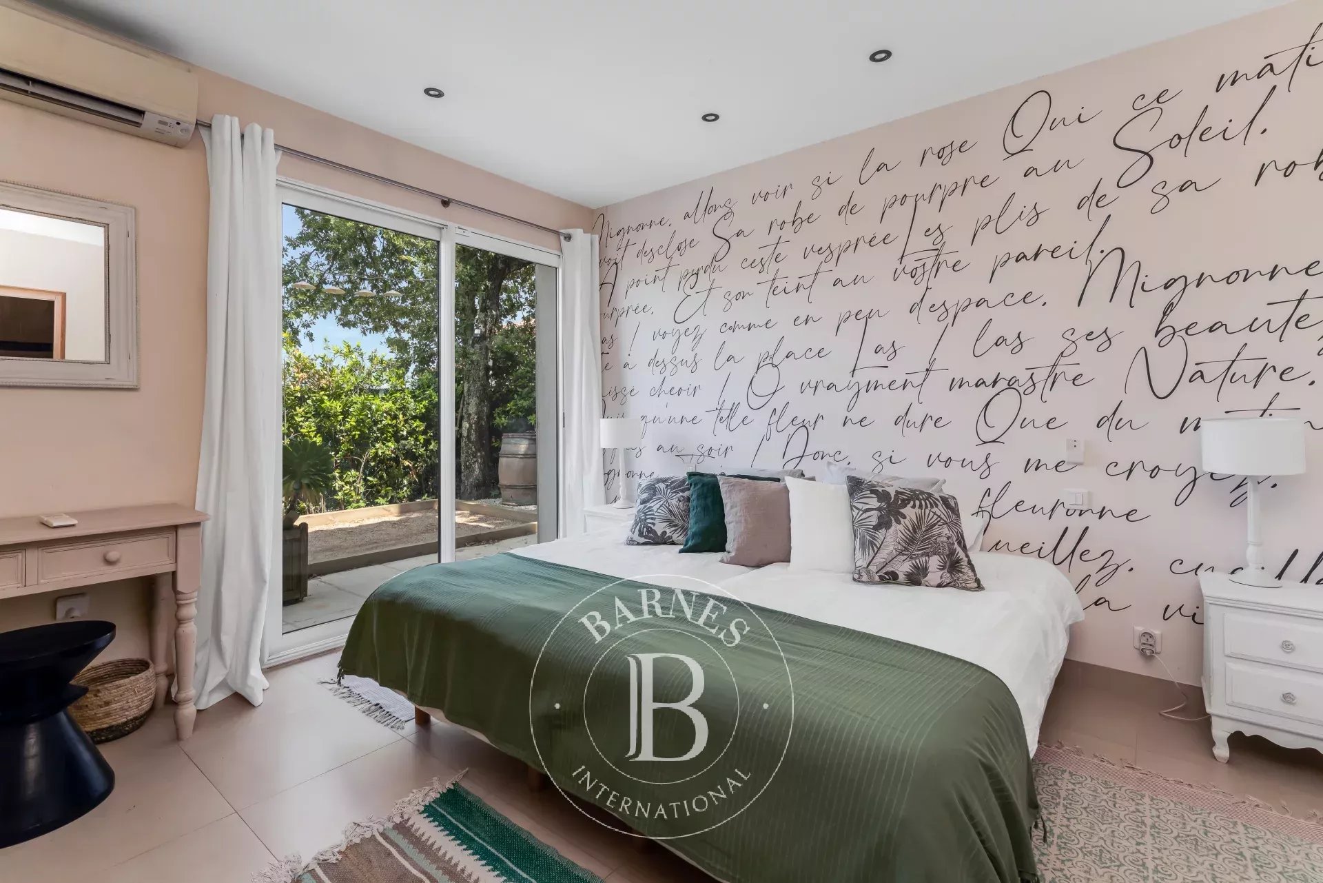 GOLFE DE SAINT TROPEZ - COGOLIN - VILLA RENOVEE - VUE DEGAGEE