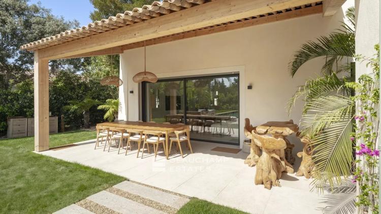 Sublime villa neuve à pieds du centre de Saint-Tropez et de la plage