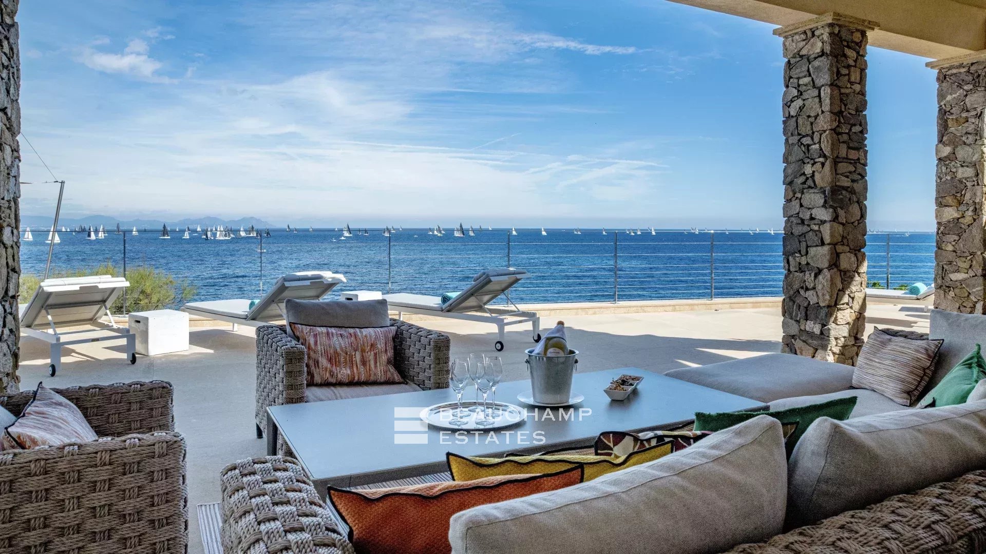 Villa pieds dans l'eau au coeur du domaine des Parcs de Saint-Tropez