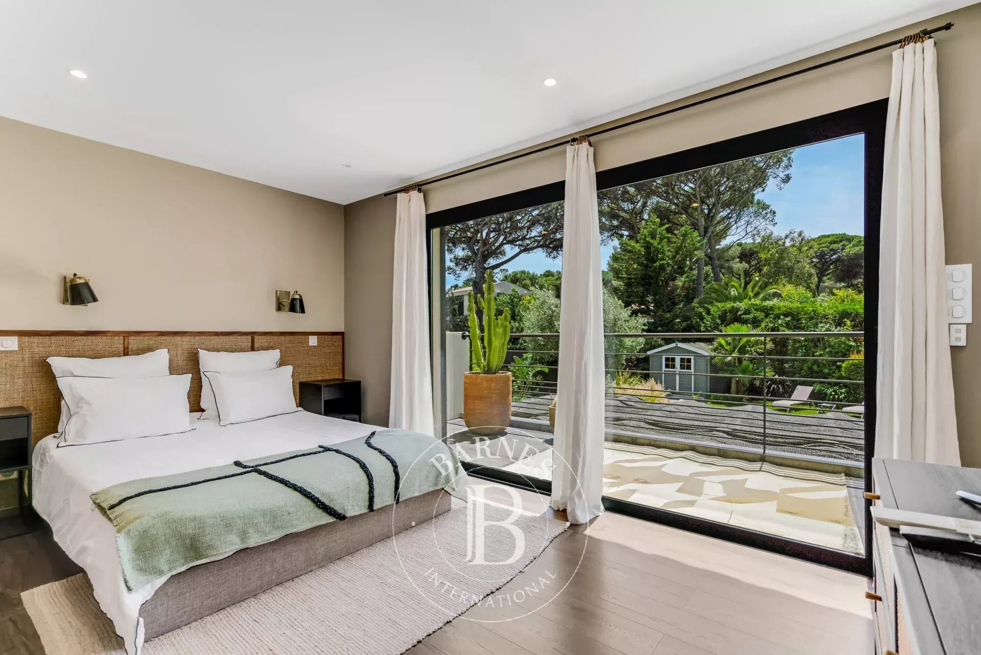 SAINT-TROPEZ - DOMAINE PRIVE - MAISON AVEC 4 CHAMBRES ET PISCINE