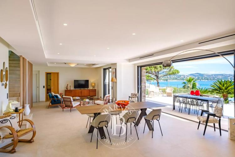 EXCLUSIVITÉ - SAINTE-MAXIME - VILLA  - 5 CHAMBRES - PISCINE - VUE MER