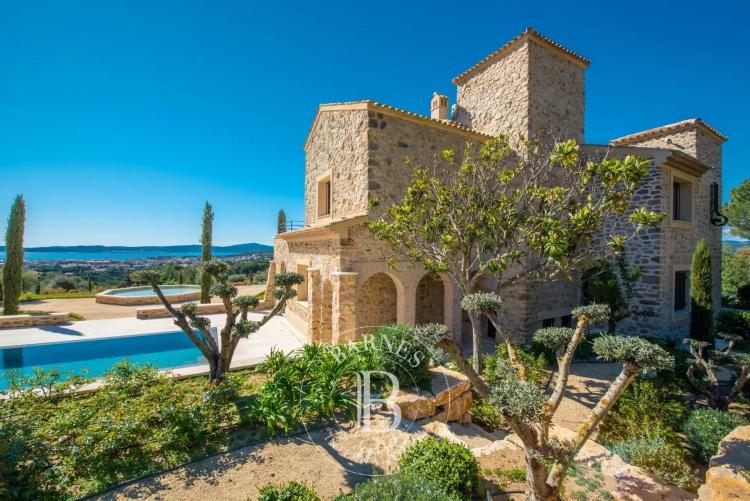 SAINTE-MAXIME - GOLFE DE SAINT-TROPEZ  - PROPRIÉTÉ UNIQUE - 2 PISCINES - 4.8 HECTARES