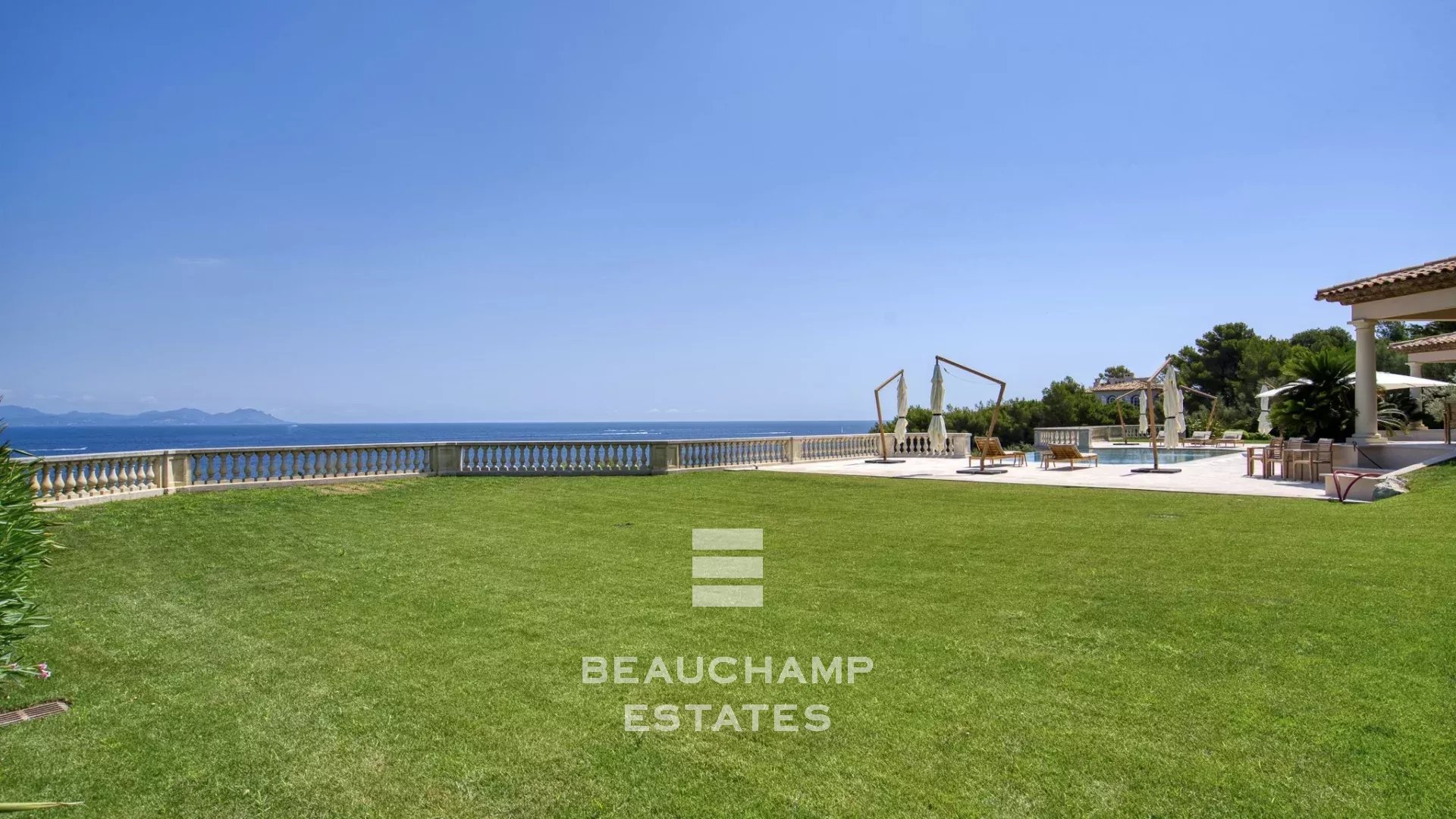 Villa provençale ultra-luxueuse située dans le prestigieux domaine des Parcs de Saint-Tropez