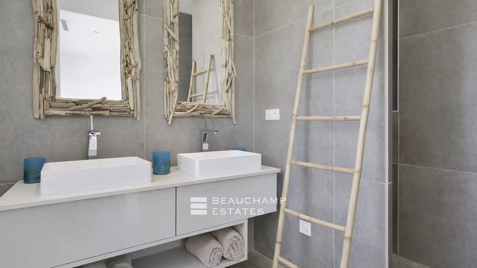 Villa moderne proche de la plage des Salins, dans un domaine privé et sécurisé