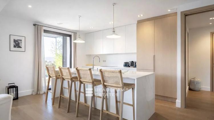 Villa contemporaine de prestige au coeur de Saint-Tropez, avec vue sur le village