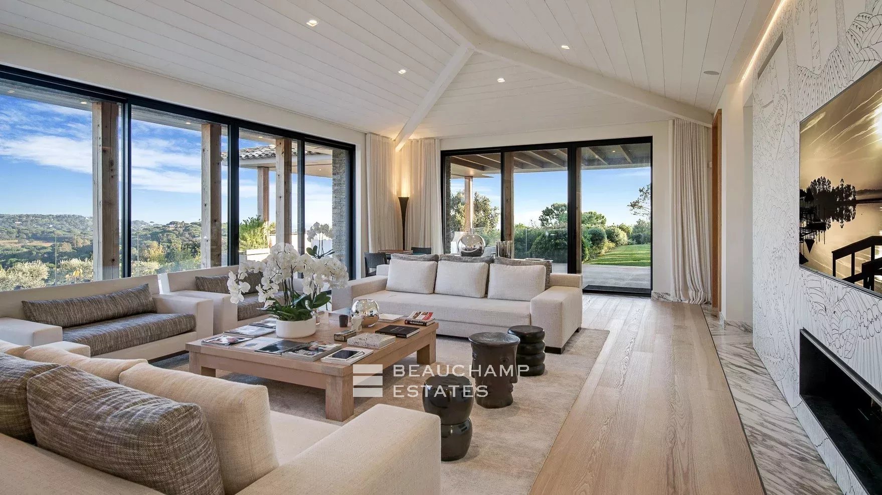 Villa d'exception avec vue panoramique sur la baie de Saint-Tropez