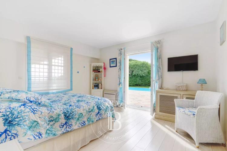 SAINTE-MAXIME - VILLA PROVENÇALE DE PLAIN-PIED - VUE MER - DOMAINE PRIVÉ