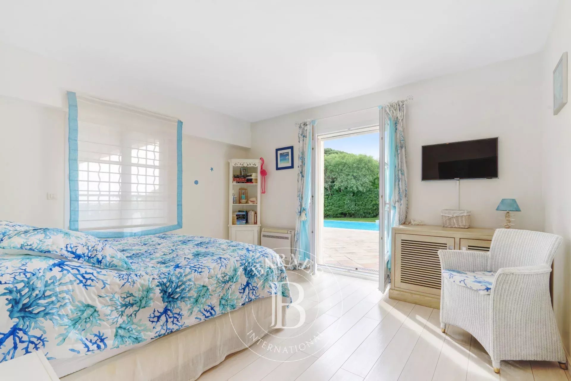SAINTE-MAXIME - VILLA PROVENÇALE DE PLAIN-PIED - VUE MER - DOMAINE PRIVÉ