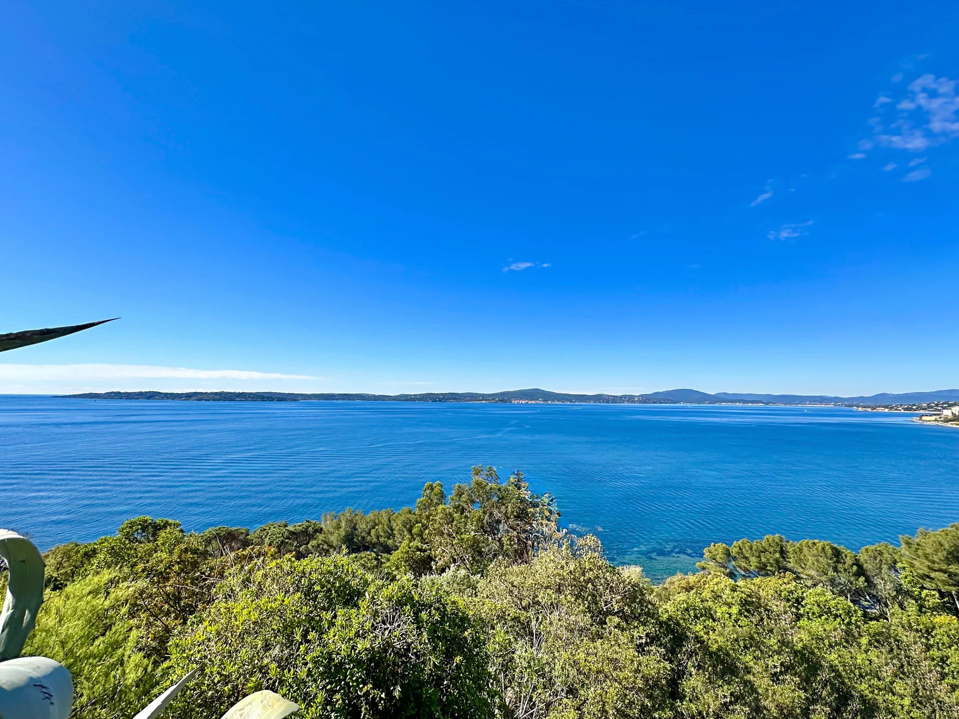 Terrain vue mer panoramique à vendre à Sainte-Maxime