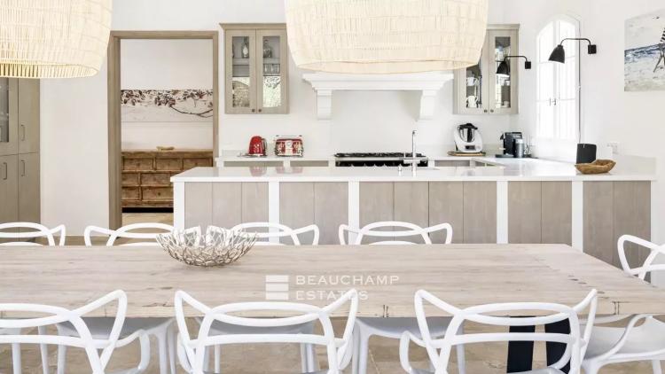 Villa neuve chic à deux pas du centre de Saint-Tropez et de la plage des Canoubiers