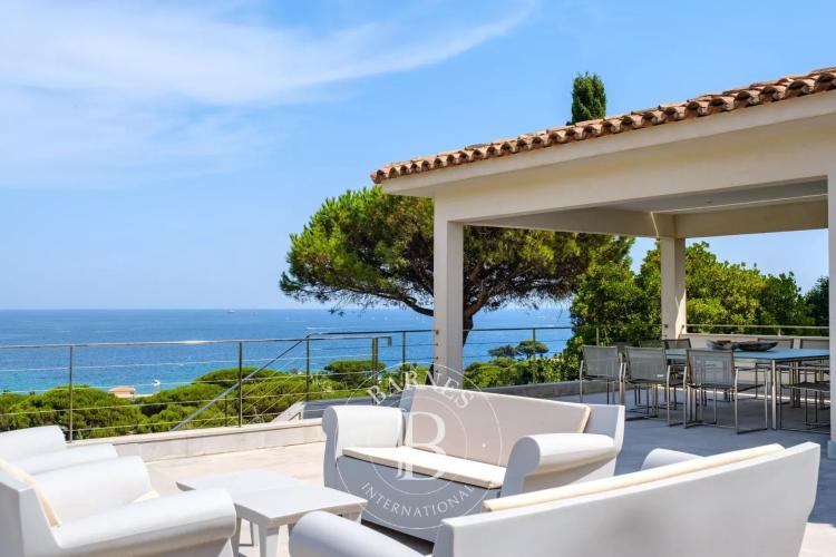 SAINTE-MAXIME  -VILLA MODERNE - VUE MER ET PROCHE PLAGE