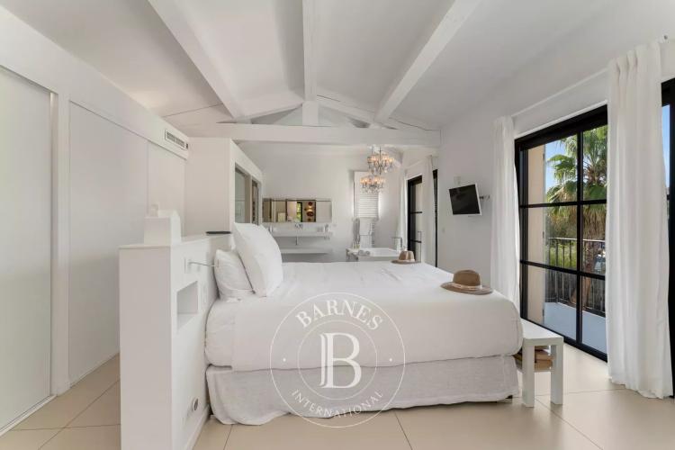 PROCHE DE SAINT TROPEZ - GASSIN - DOMAINE PRIVE - VUE MER