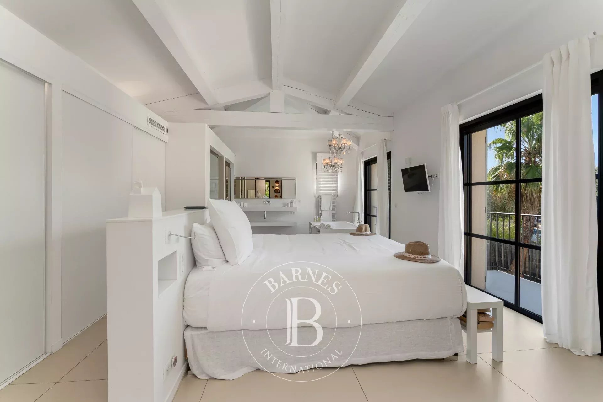 PROCHE DE SAINT TROPEZ - GASSIN - DOMAINE PRIVE - VUE MER