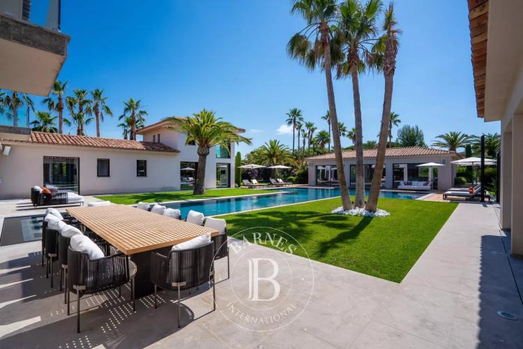 SAINT-TROPEZ - LUXUEUSE VILLA NEUVE - 7 CHAMBRES