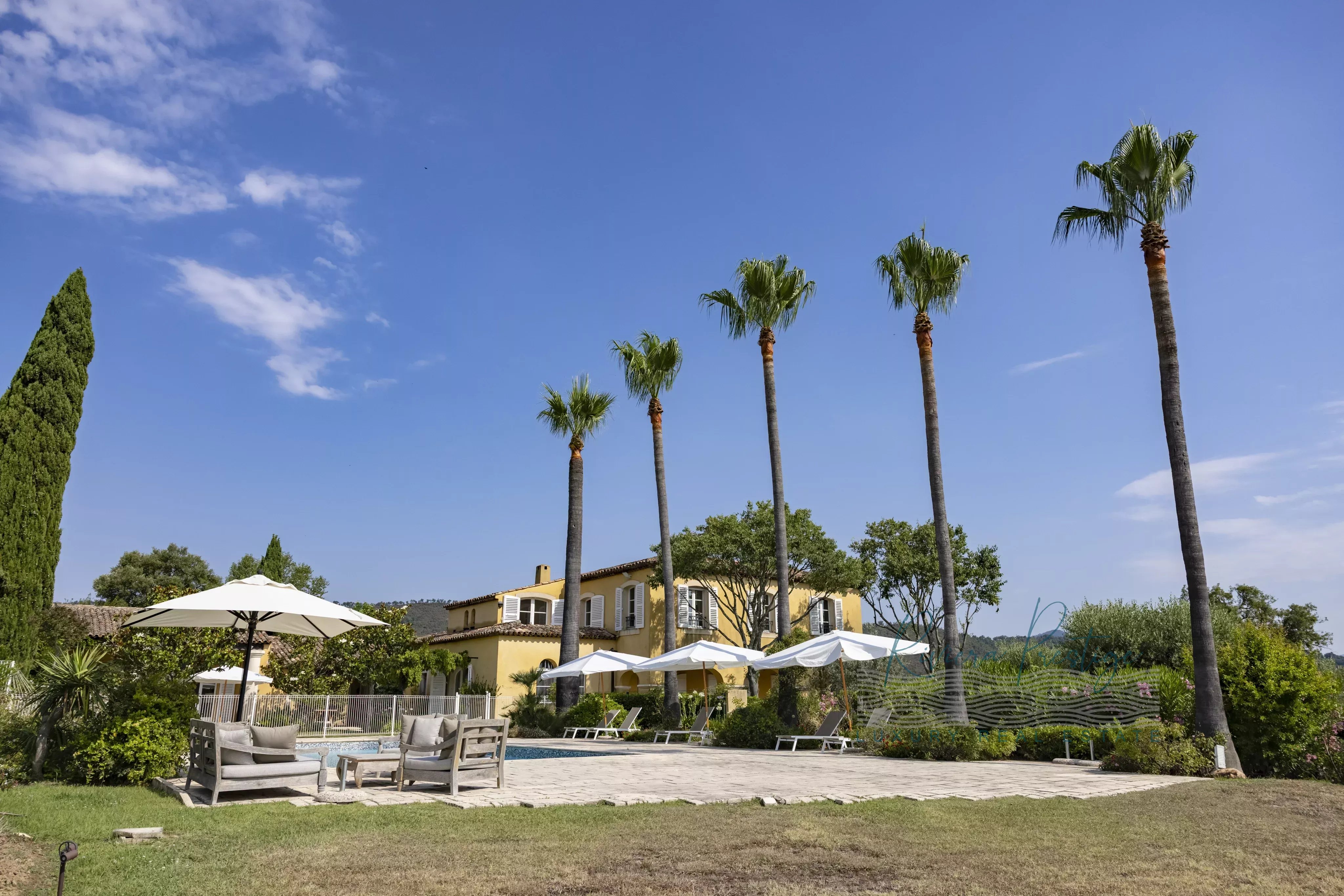 Maison de maitre du XIXè siècle avec domaine viticole bio dans le Golfe de Saint-Tropez