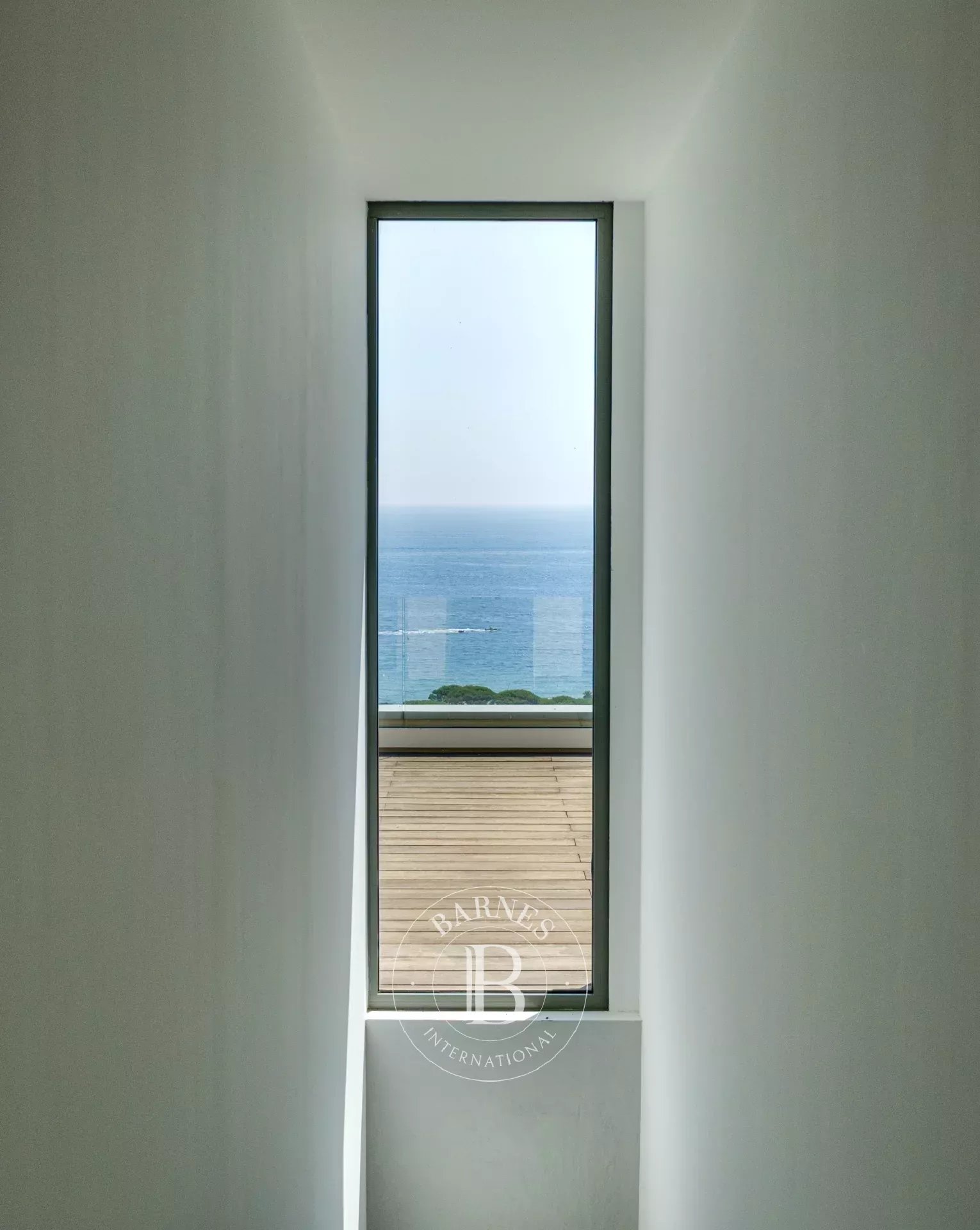 EXCLUSIVITÉ - SAINTE-MAXIME –DOMAINE PRIVÉ - VILLA CONTEMPORAINE - VUE MER