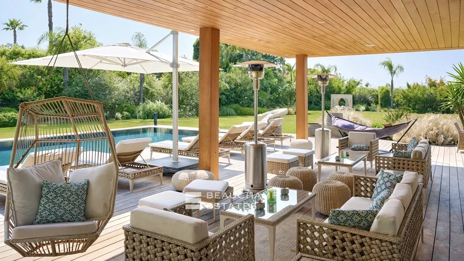 Villa contemporaine dans un domaine privé, à pieds du centre ville de Saint-Tropez et de la plage