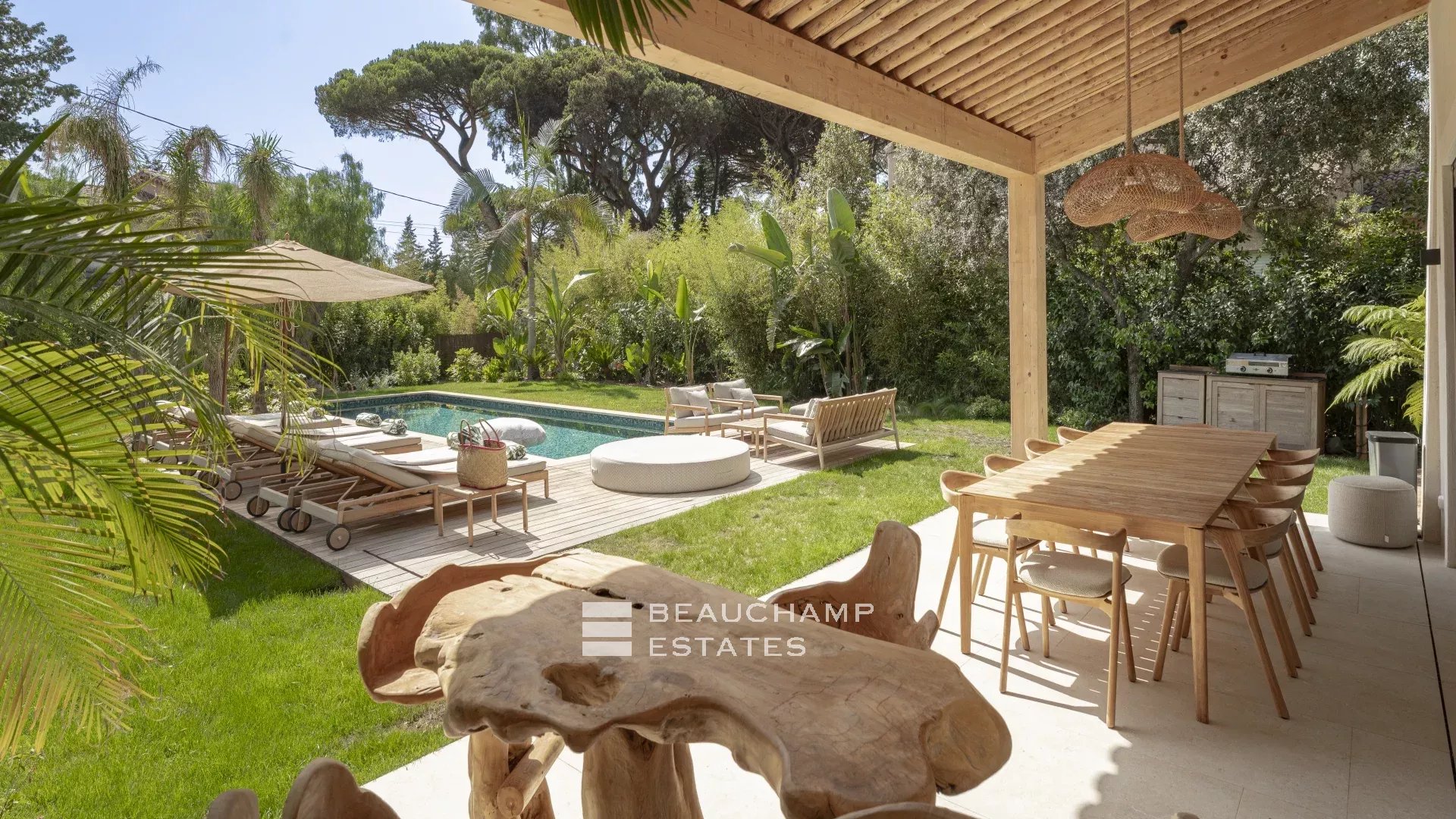 Sublime villa neuve à pieds du centre de Saint-Tropez et de la plage
