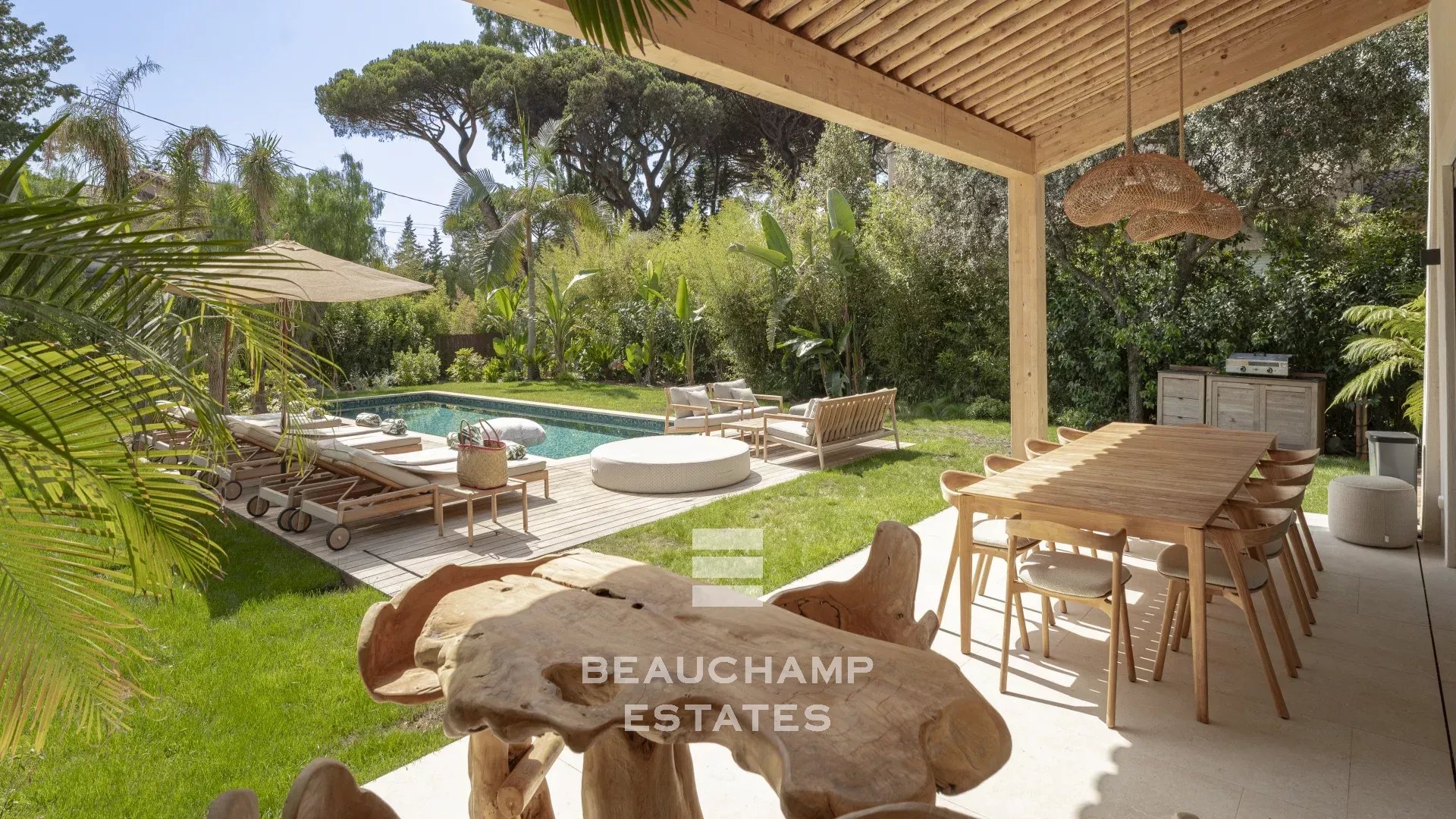 Sublime villa neuve à pieds du centre de Saint-Tropez et de la plage