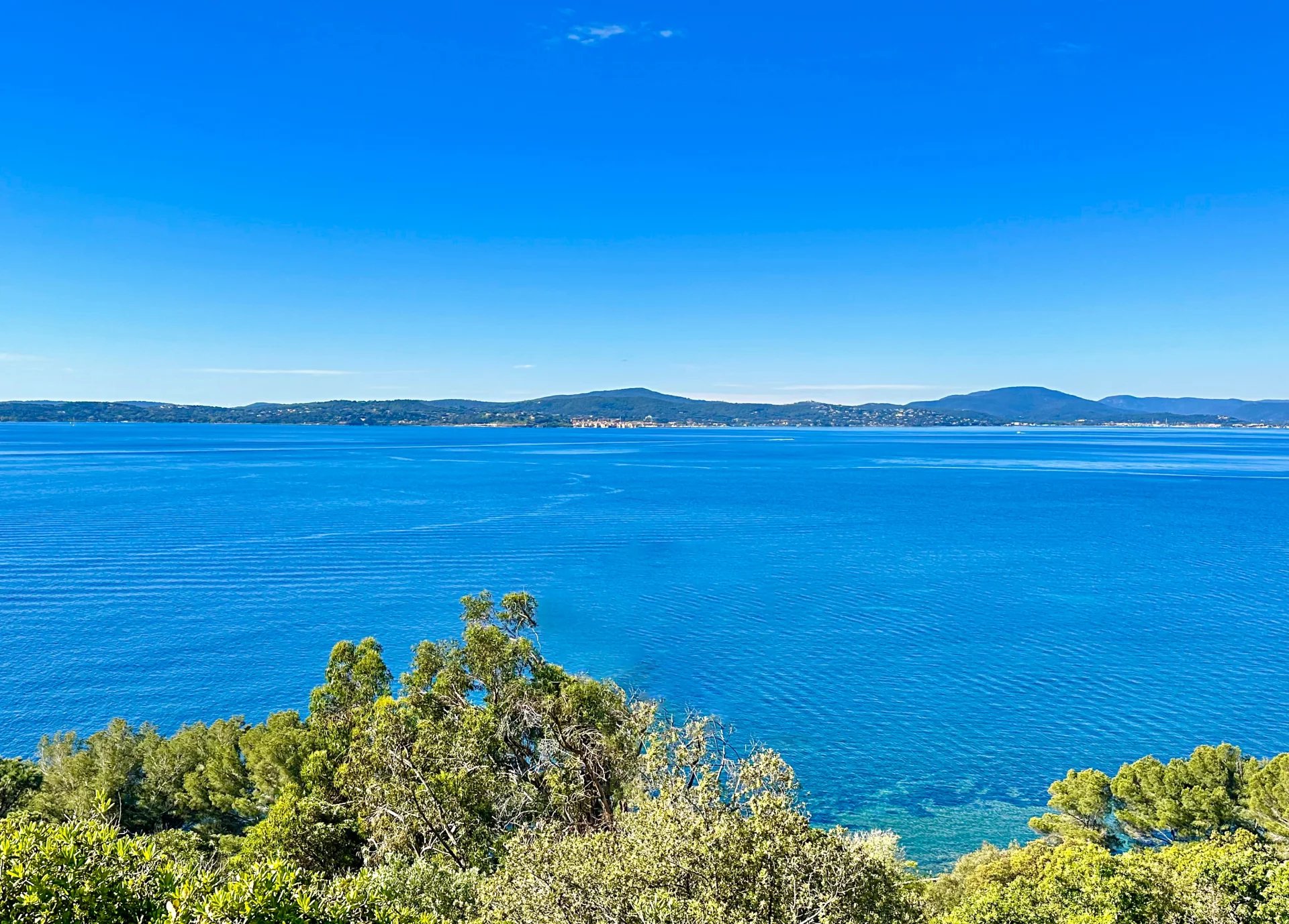 Terrain vue mer panoramique à vendre à Sainte-Maxime