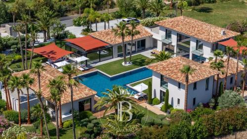 SAINT-TROPEZ - LUXUEUSE VILLA NEUVE - 7 CHAMBRES