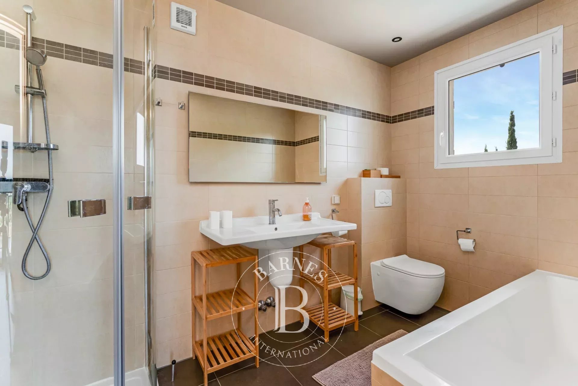 GOLFE DE SAINT TROPEZ - COGOLIN - VILLA RENOVEE - VUE DEGAGEE